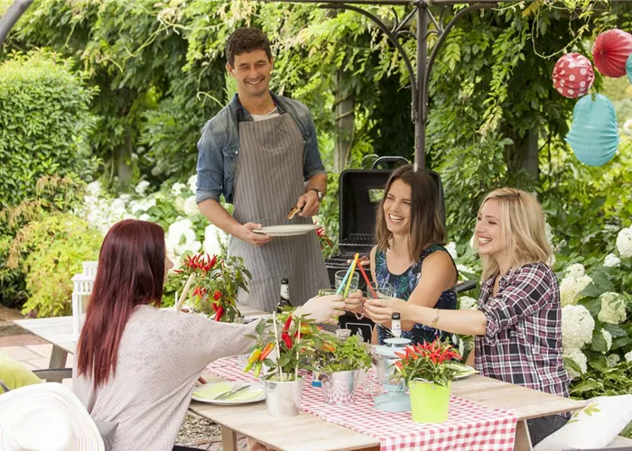 Den Sommer voll auskosten: das perfekte Sommerfest im Garten