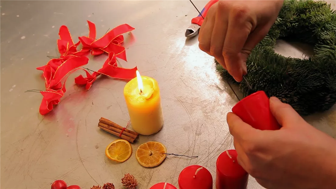 Dekoration - Anfertigen eines Weihnachtskranzes (thumbnail).jpg
